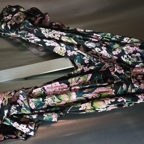 Floral V-Neck Ruffle Dress - Black and Pink - Picture 3 of 9